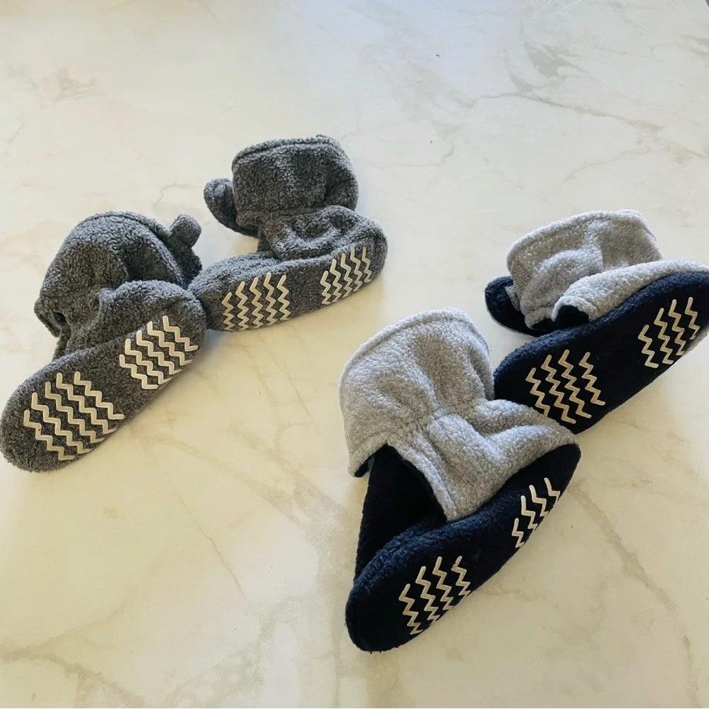 🎁 Set of Two 0-6 Months Cozy Gray and Black Baby Booties Velcro Closure